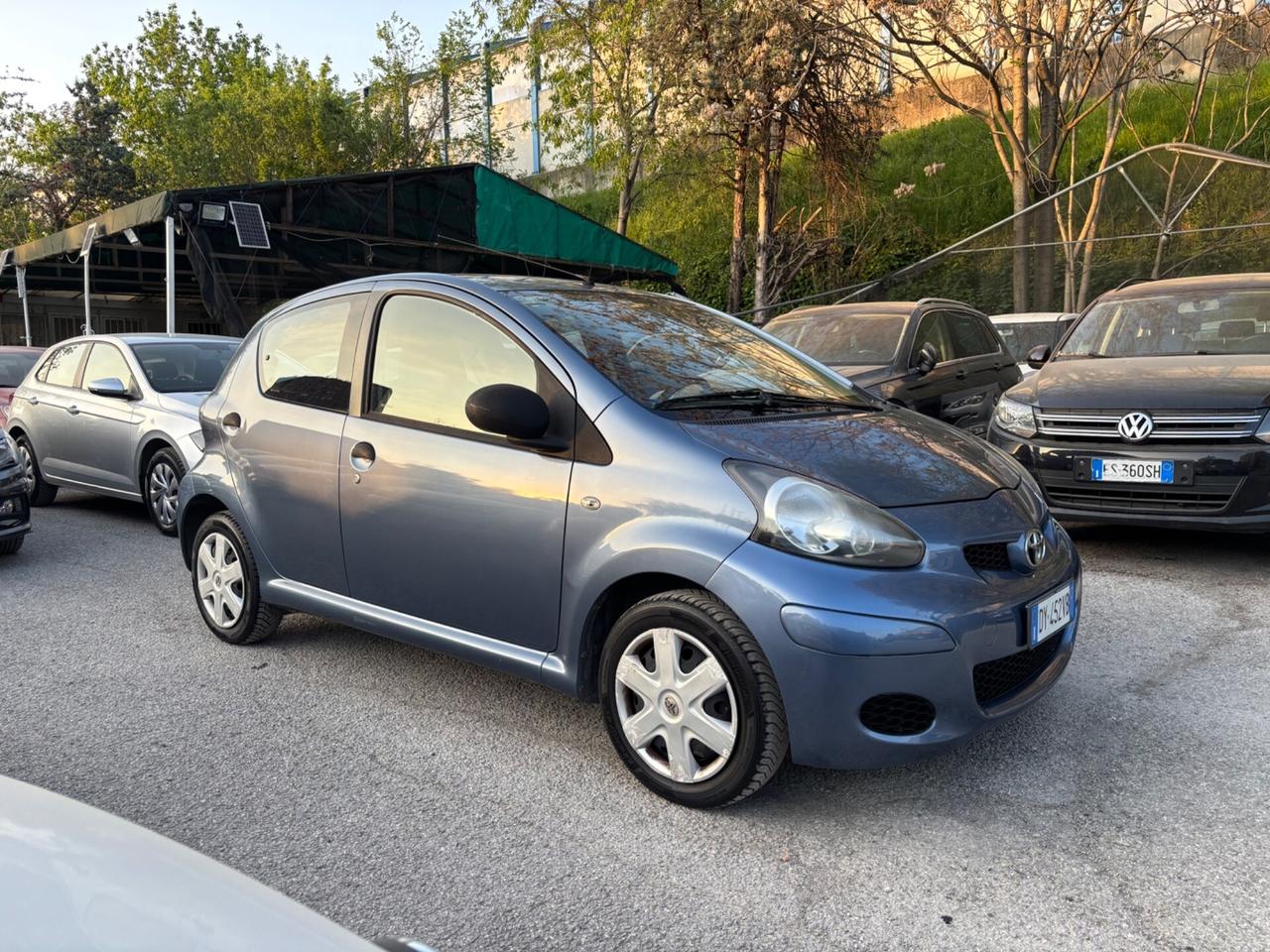 Toyota Aygo 1.0 5 porte Sol OK NEOPATENTATI