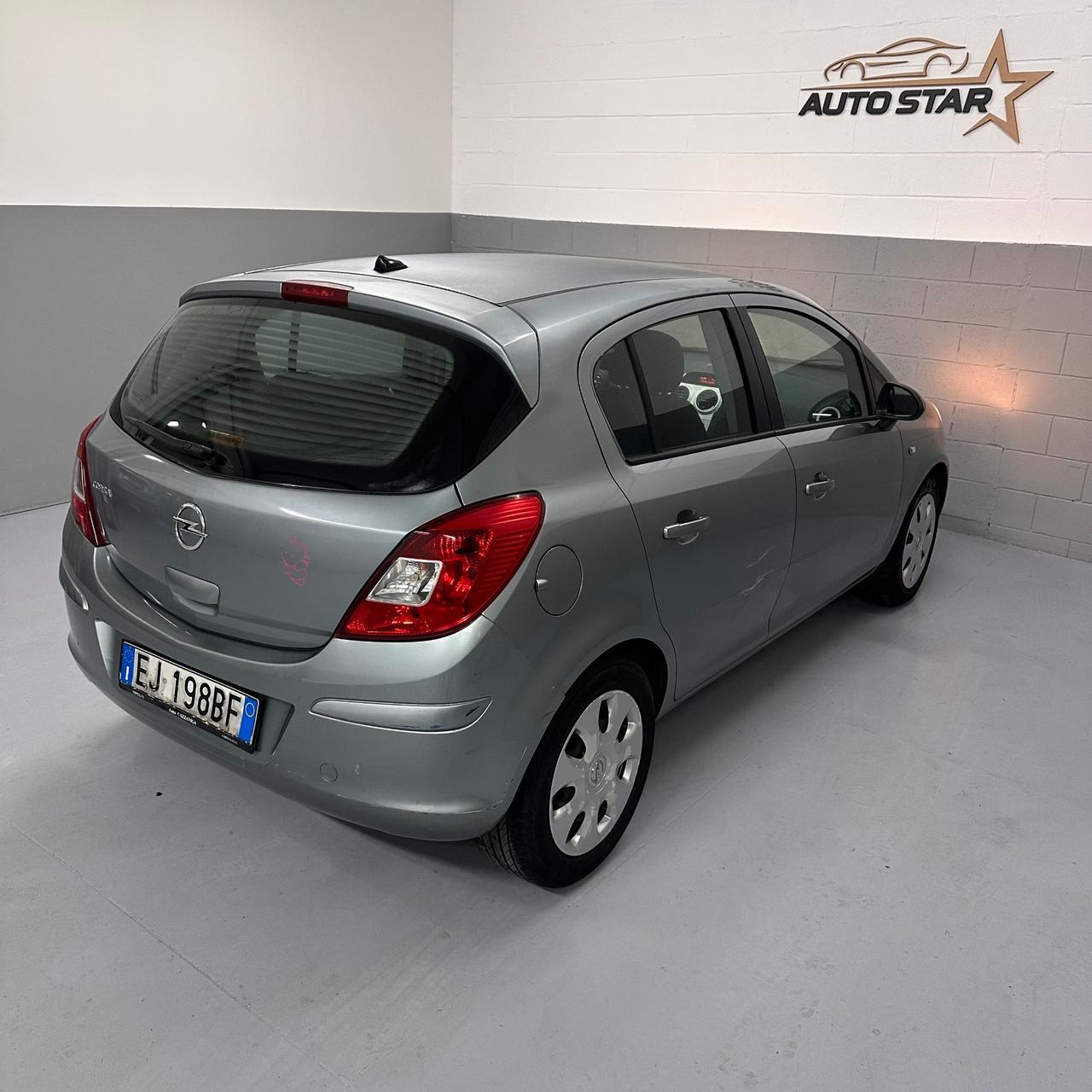 Opel Corsa 1.4 16V 5 porte Cosmo NEOPTENTATI
