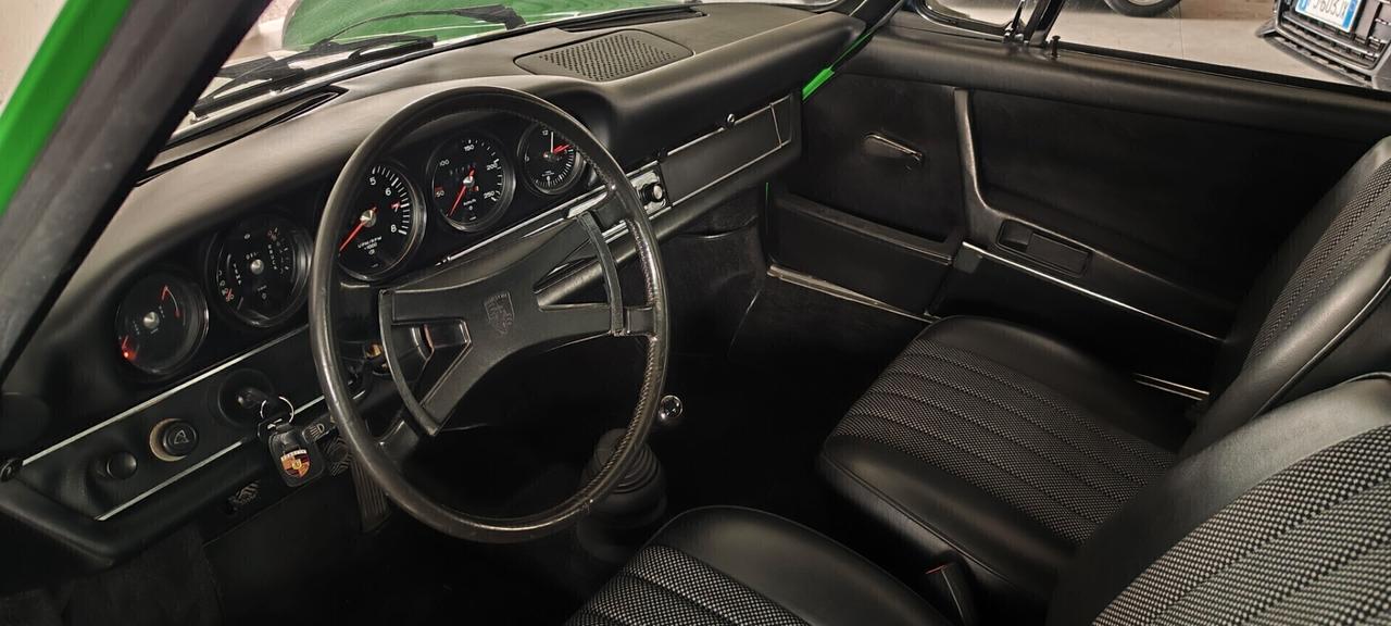 Porsche 911 E TARGA 2.4 (VERDE VIPER) PERMUTE