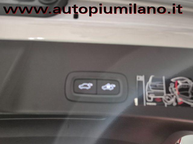 VOLVO XC40 B4 AWD Geartronic R-design