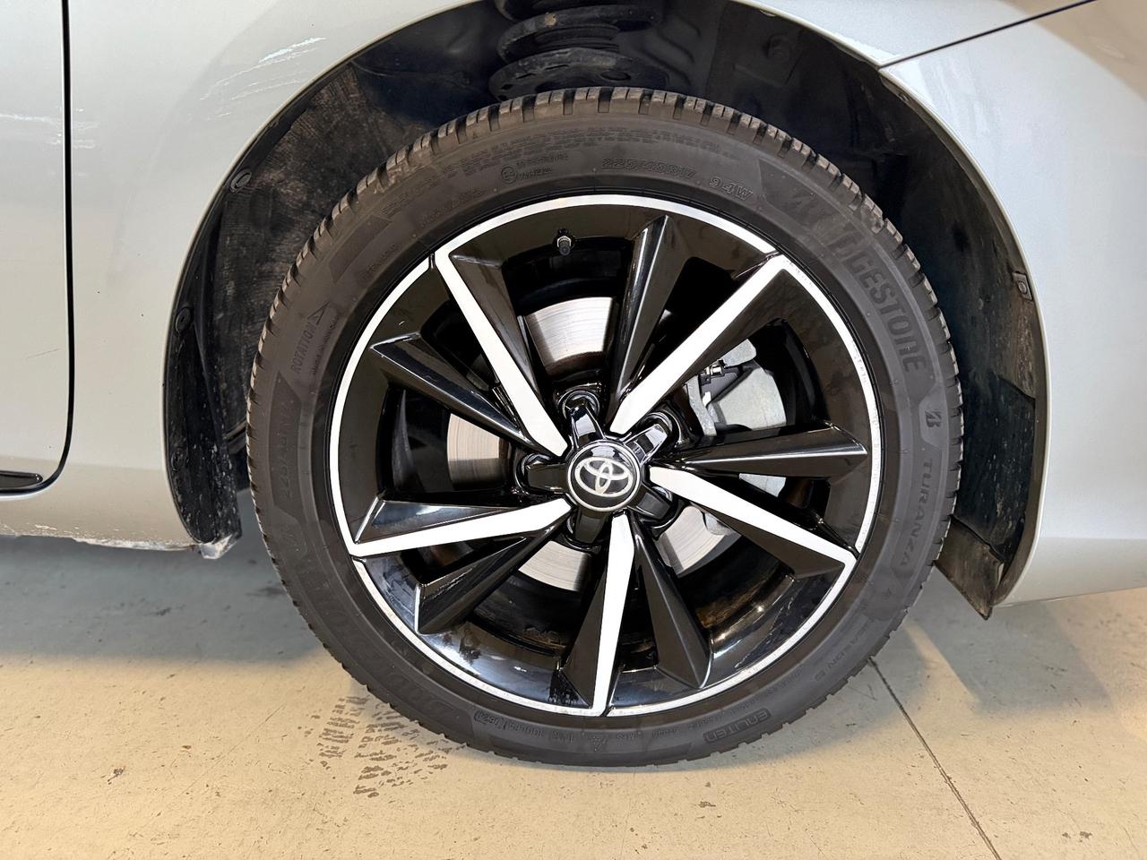 Toyota Auris 1.8 Hybrid Black Edition AUTOMATICA NEOPATENTATI