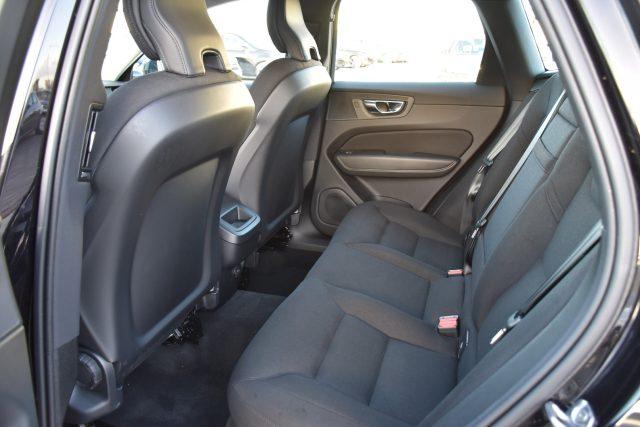 VOLVO XC60 B4 (d) AWD Geartronic Momentum Pro