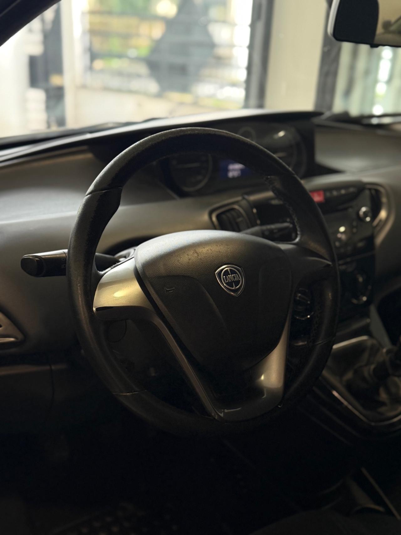 Lancia Ypsilon 1.2 69 CV 5 porte S&S Silver