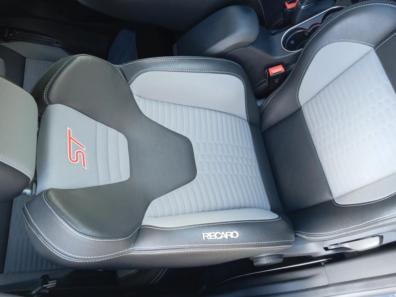 Ford Fiesta ST SPORT PACK 1-2 SENS PARK VETRI SCURI INTERNI PELLE/TESSUTO PRONTA CONSEGNA