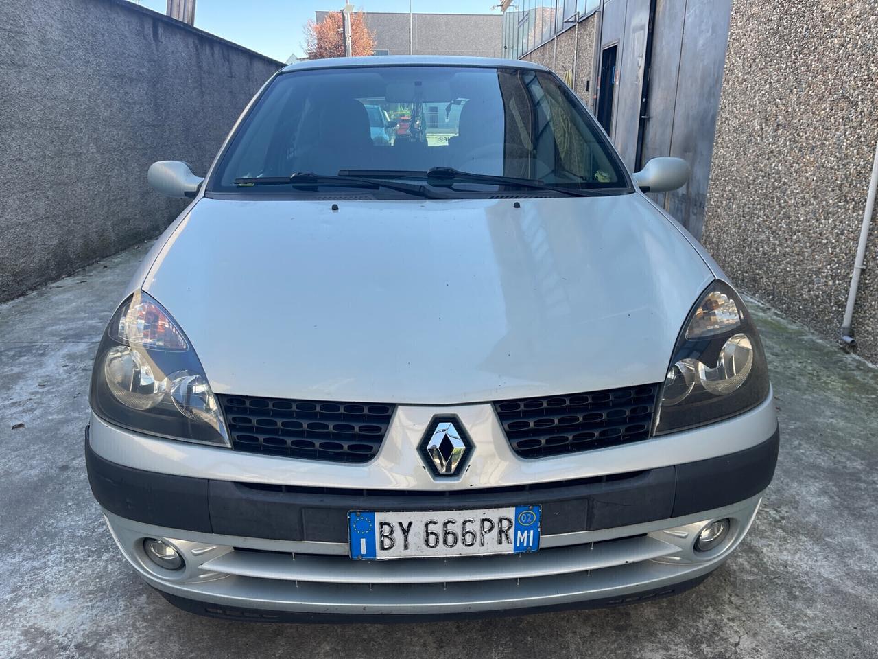 Renault Clio 1.4 16V benzina neopatentati