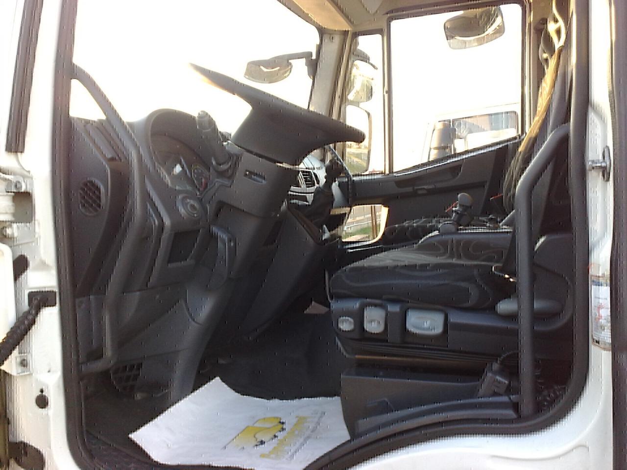 Iveco Eurocargo 75E18 Cassone fisso con grù - 2010