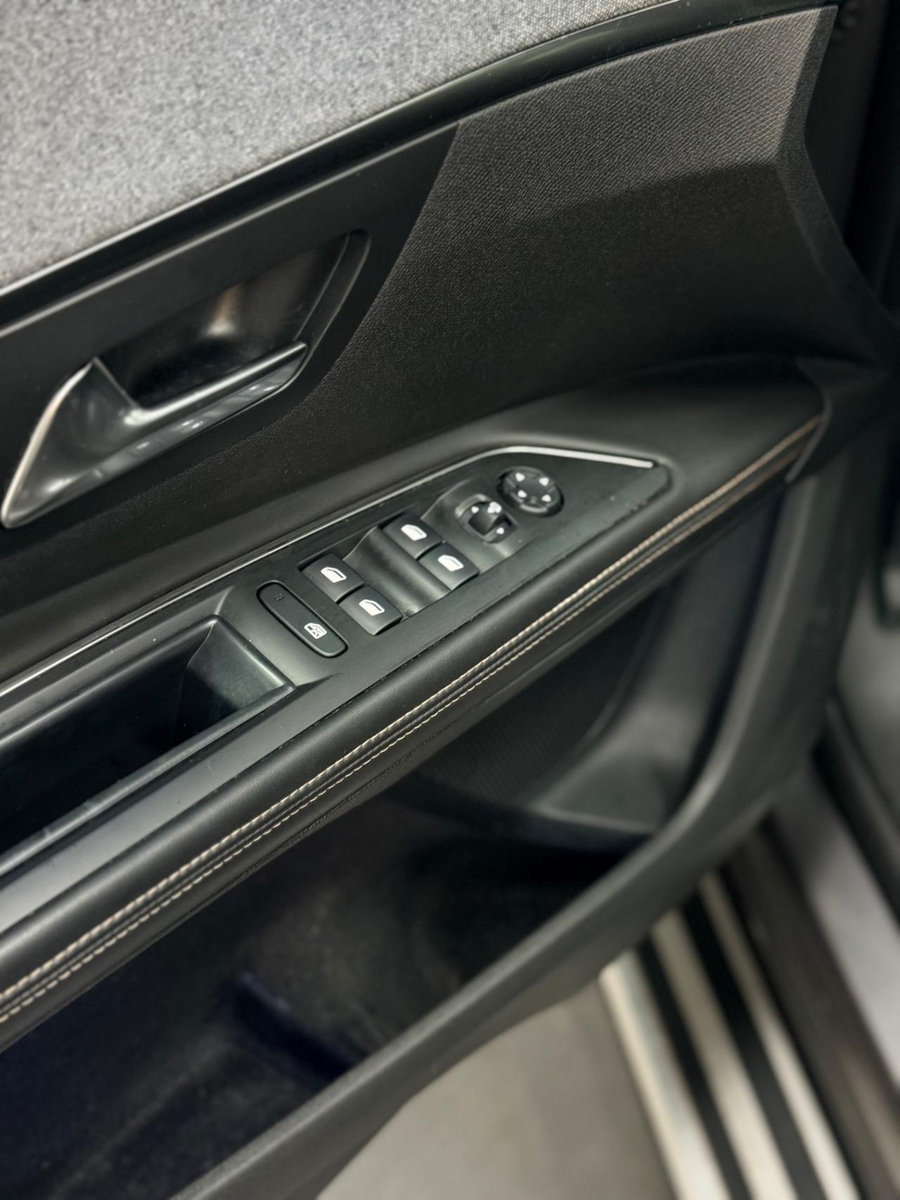 Peugeot 5008 1.5 BHDi 130CV EAT8 GT Line 09/2018 NEOPATENTATI EURO 6B