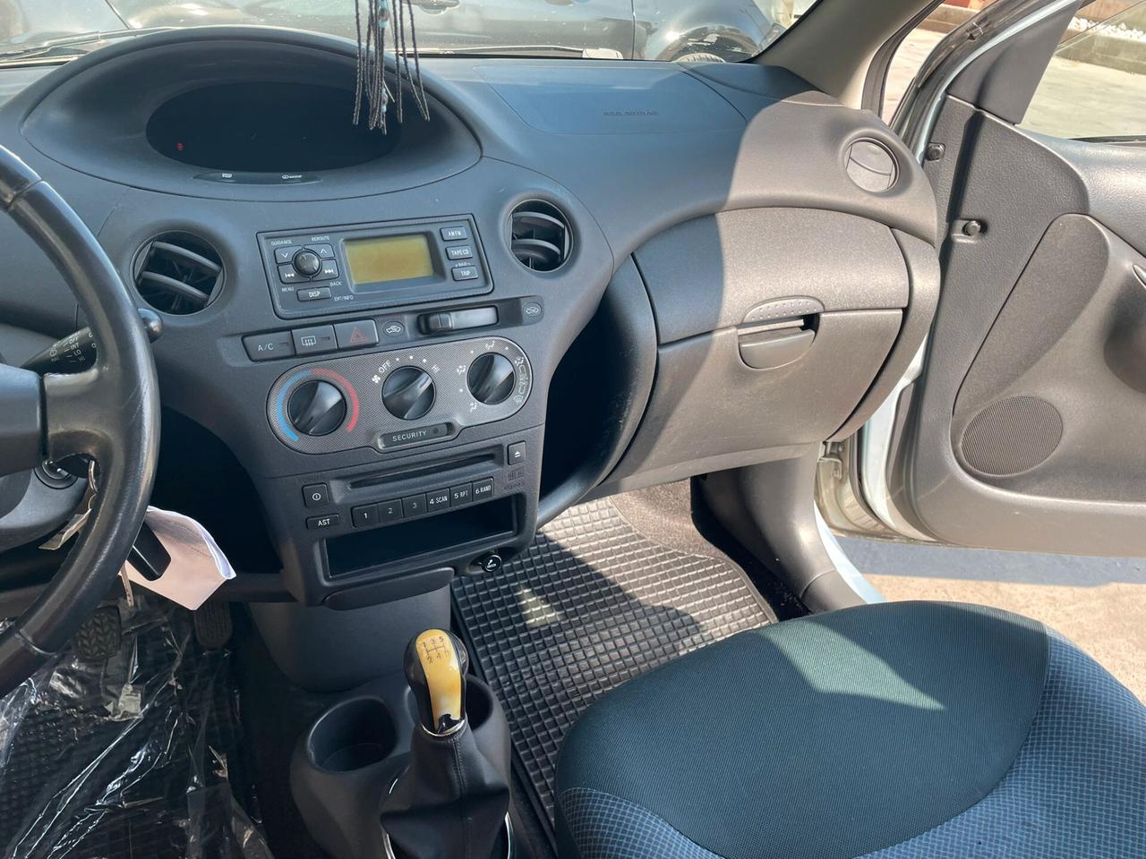 Toyota Yaris 1.0 3 porte Sol OK neopatentati