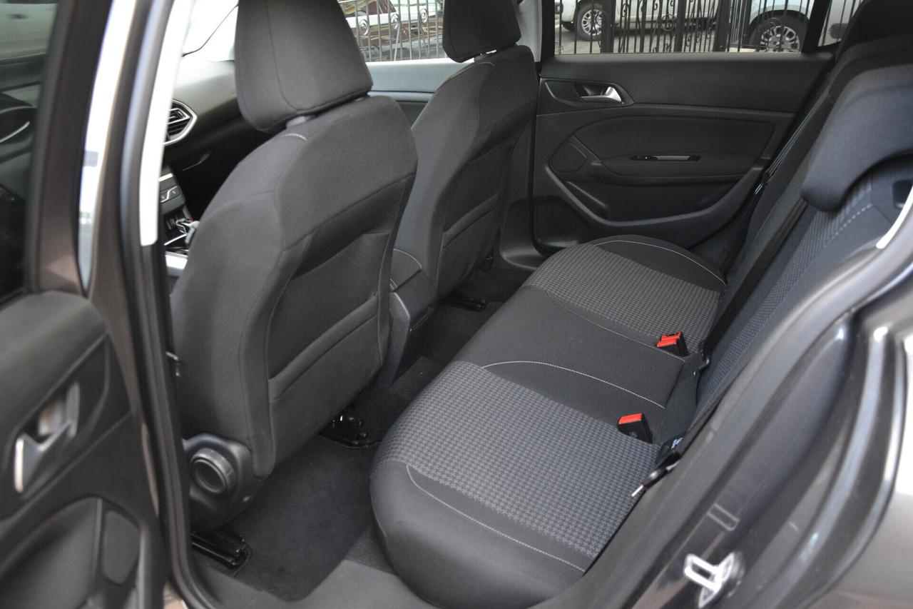 Peugeot 308 1.5 HDI 130CV AUTOM.+LED+NAVI+PDC+CRUISE+PRIVACY+