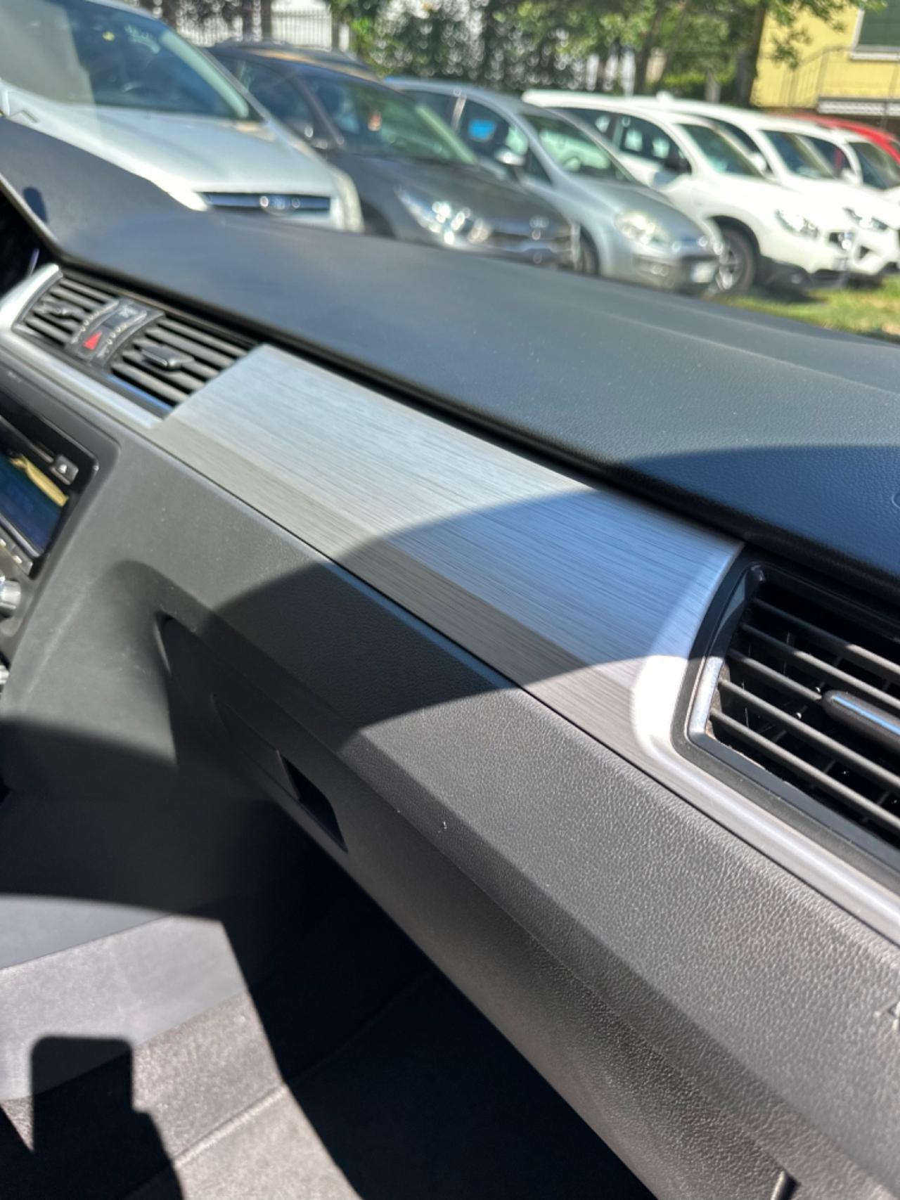 Skoda RAPID 1.6 TDI CR 105 CV STYLE KMCERT UNICOPR