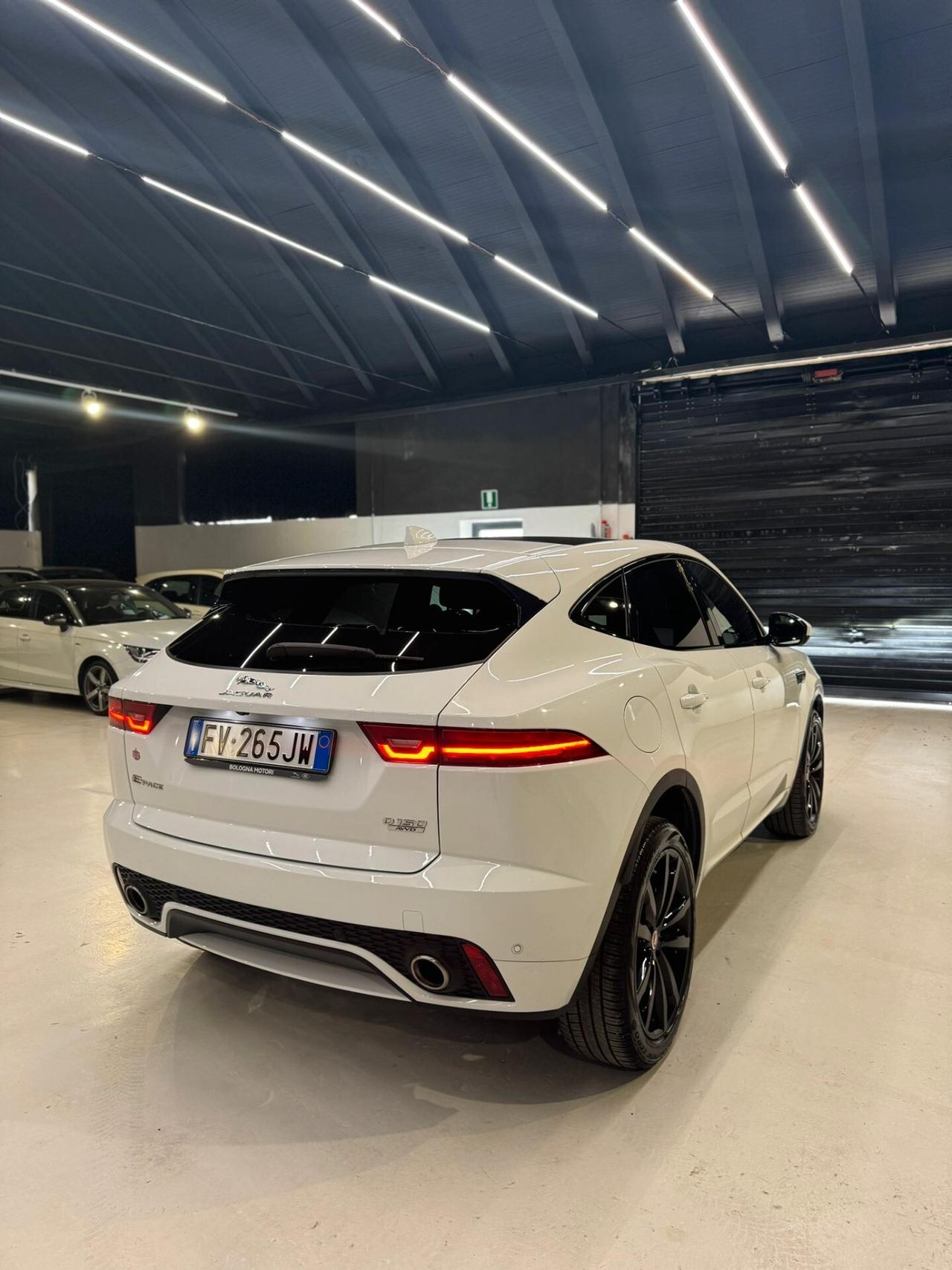 Jaguar E-Pace . R-Dynamic HSE