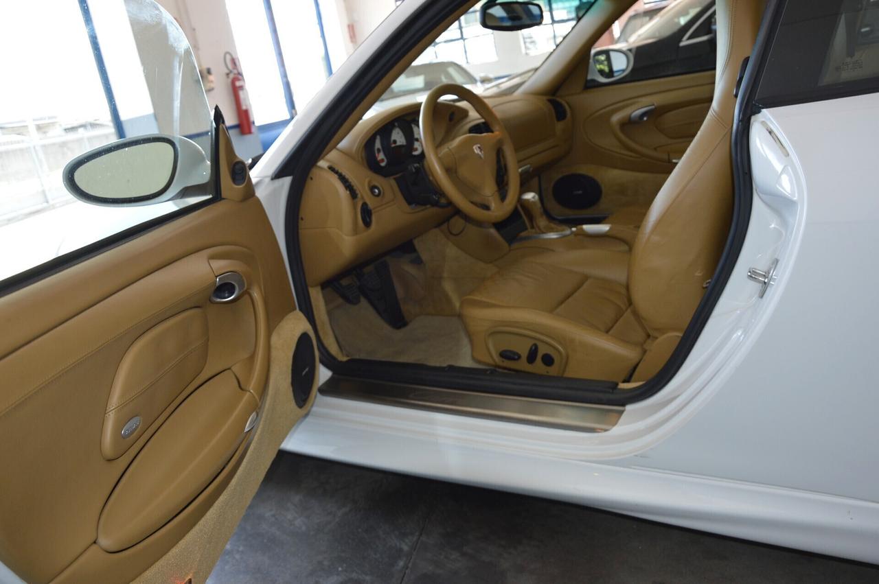 Porsche 996 Carrera cat Coupé