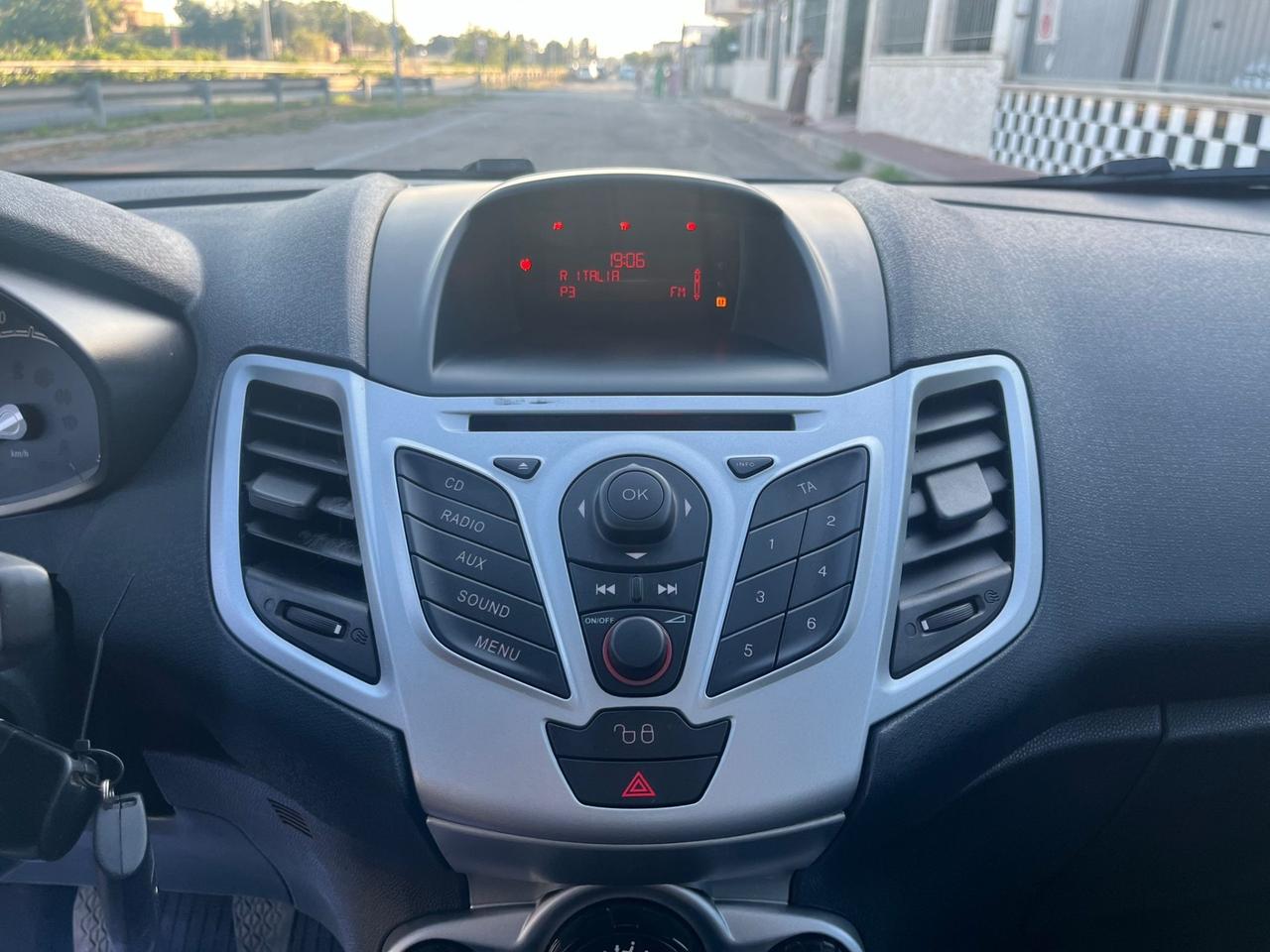 Ford Fiesta 1.4 5 porte Bz.- GPL Titanium Unipro 2012