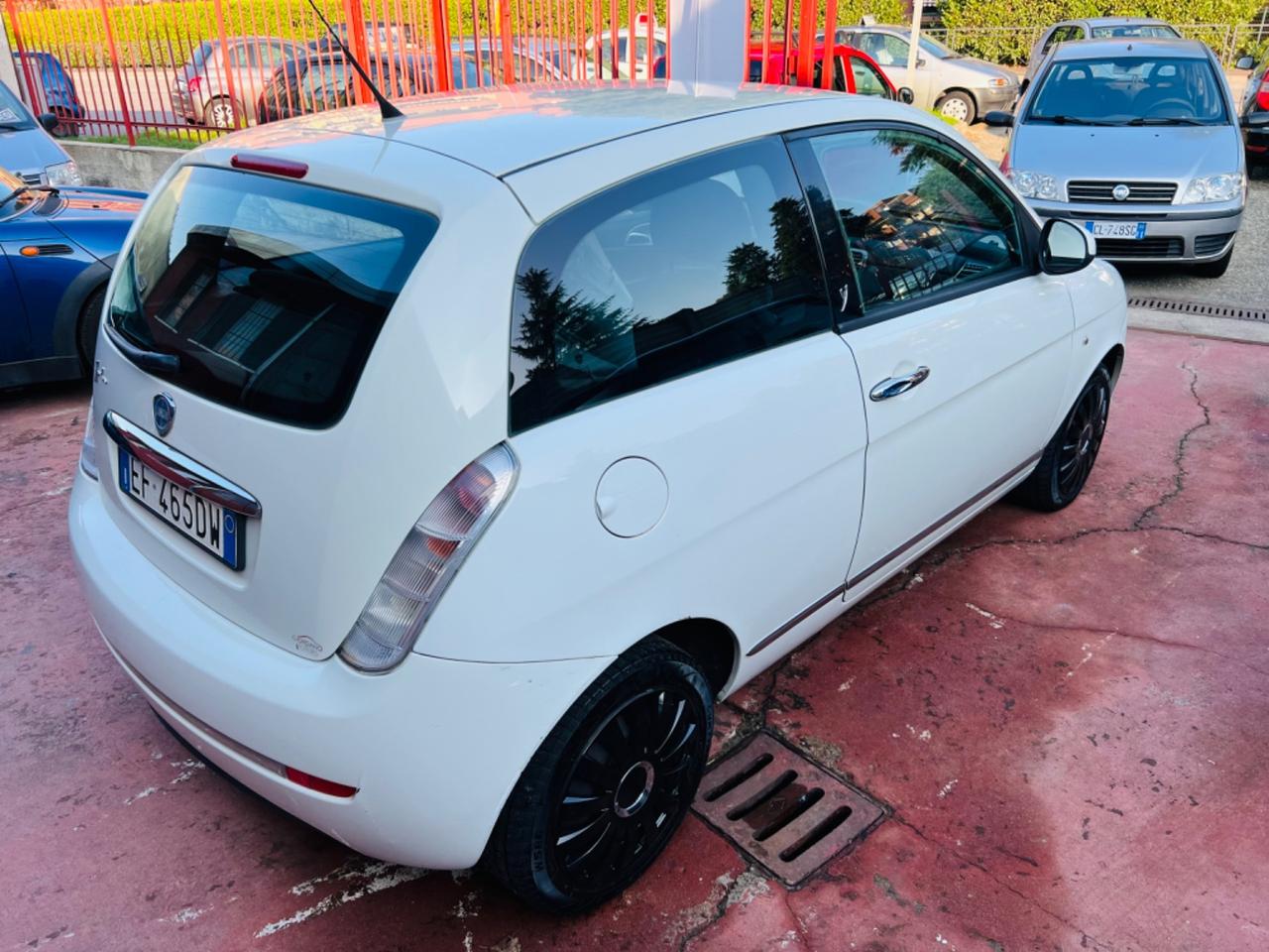 Lancia Ypsilon CON 12 MESI DI GARANZIA INCLUSI NEL PREZZO