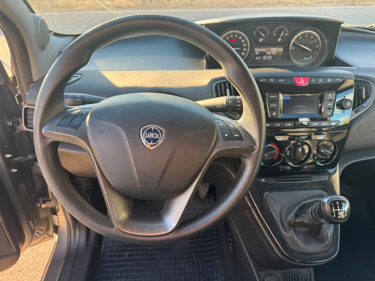 Lancia Ypsilon 1.0 FireFly Hybrid Silver