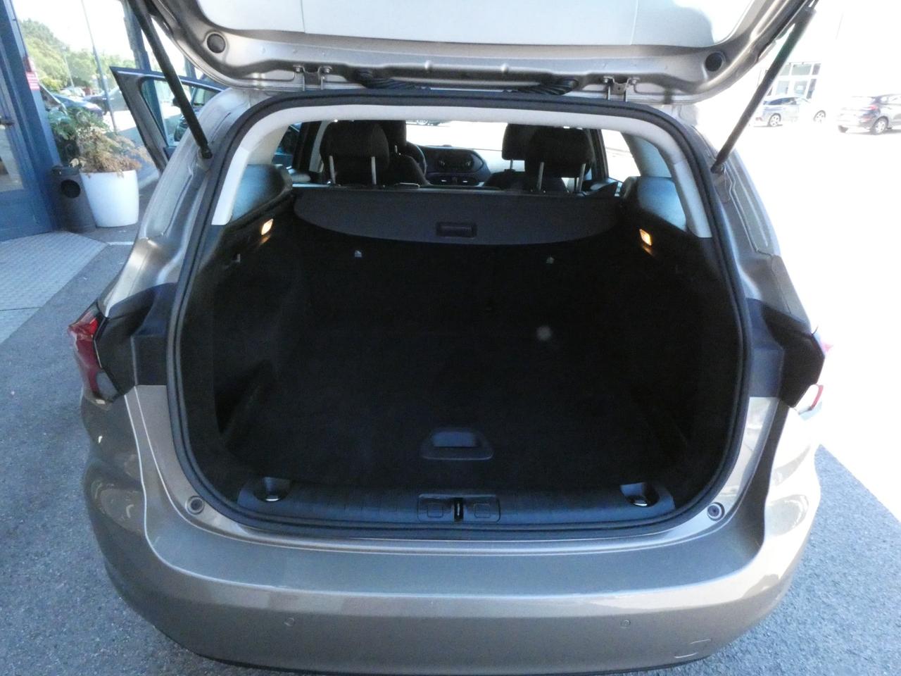FIAT Tipo (2015-->) Tipo 1.6 Mjt S&S SW Easy Bu...