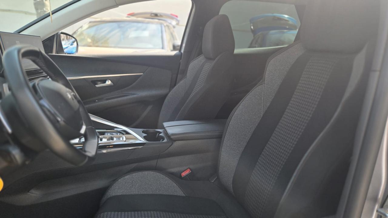 Peugeot 3008 1.5 bluehdi 131CV Active Pack EAT8 Uff Italy Led