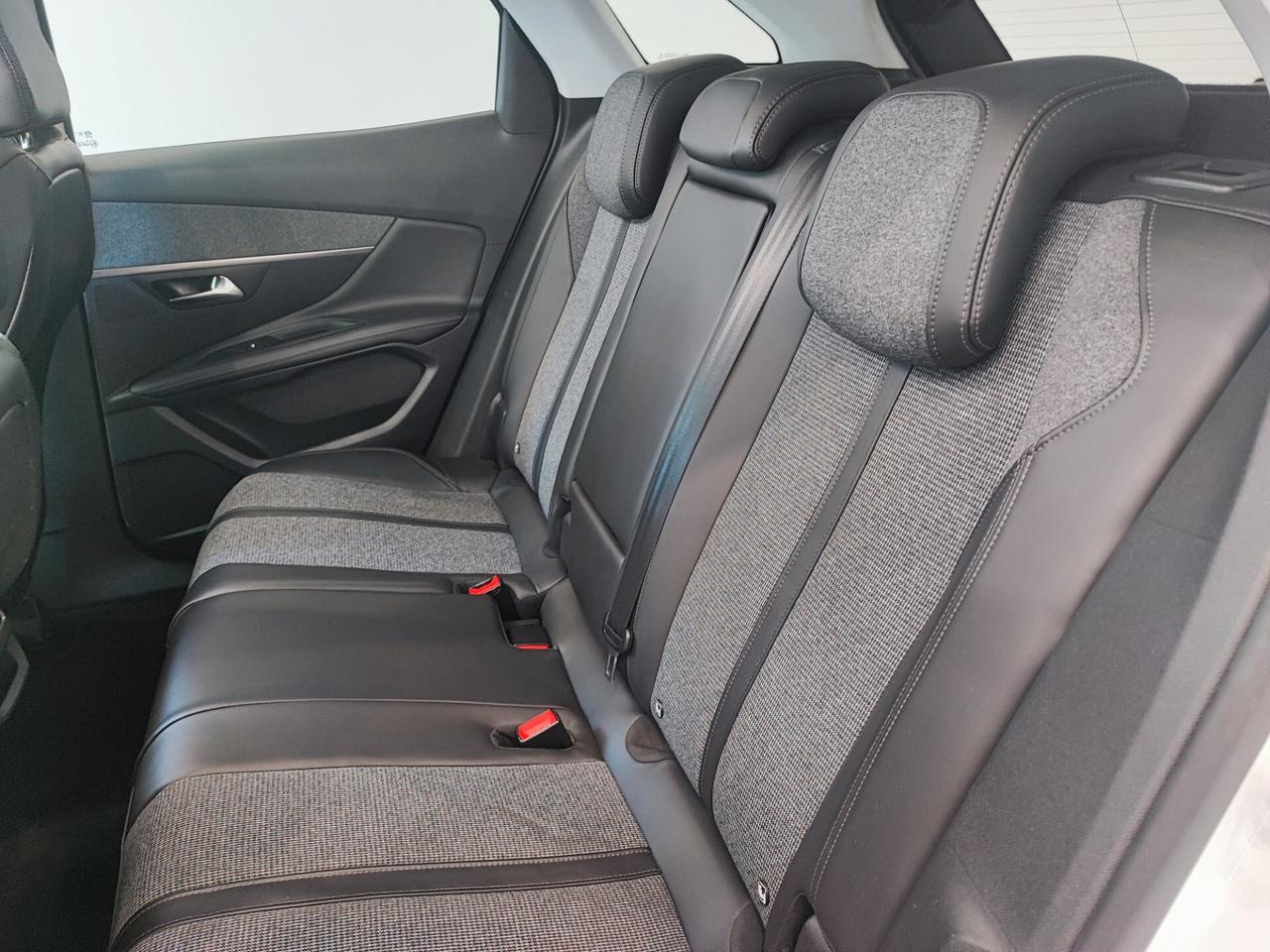 Peugeot 3008 BlueHDi 130 S&S EAT8 Allure