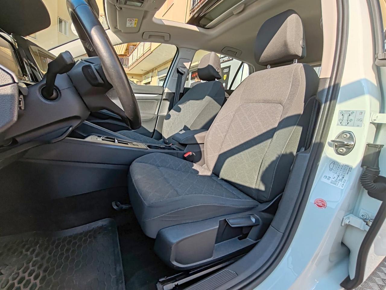Volkswagen Golf 8 2.0 TDI 150 CV DSG /Life/ - IQ.Light, Digital Cockpit, Tetto Panoramico Apribile