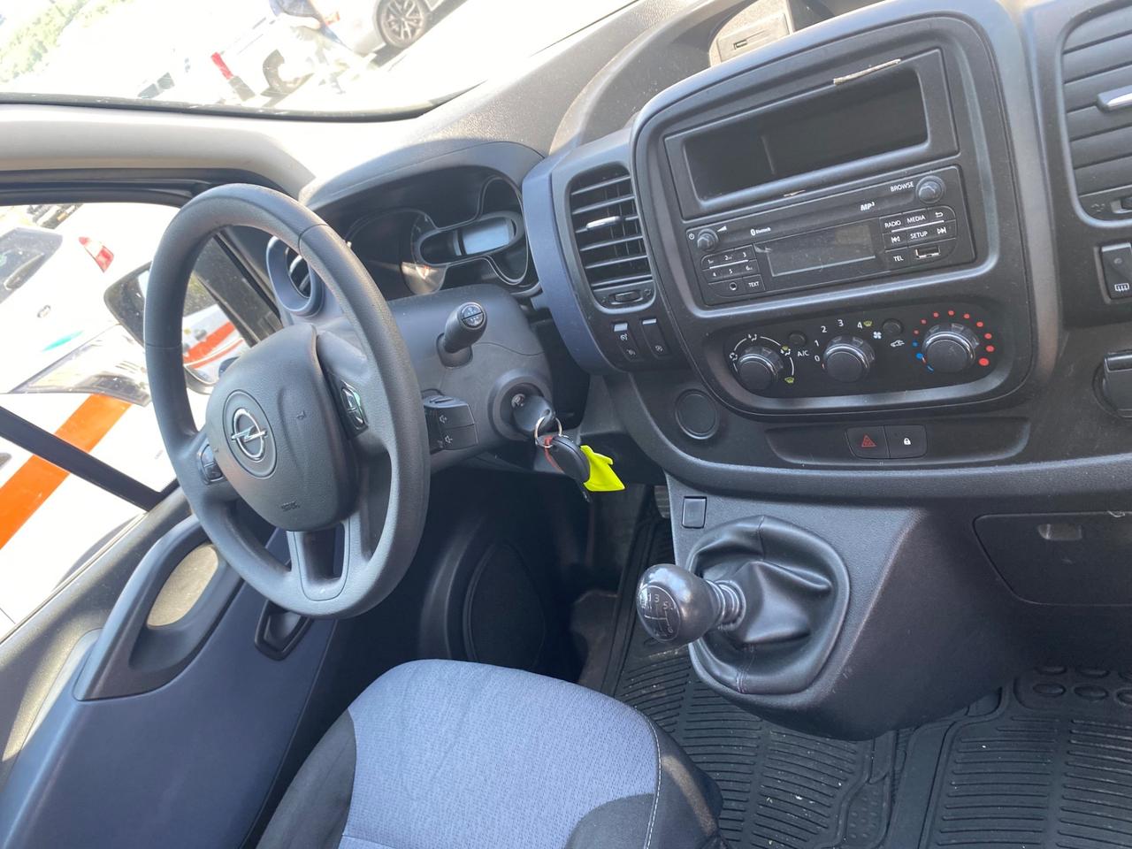 Opel vivaro 9 posti non marciante
