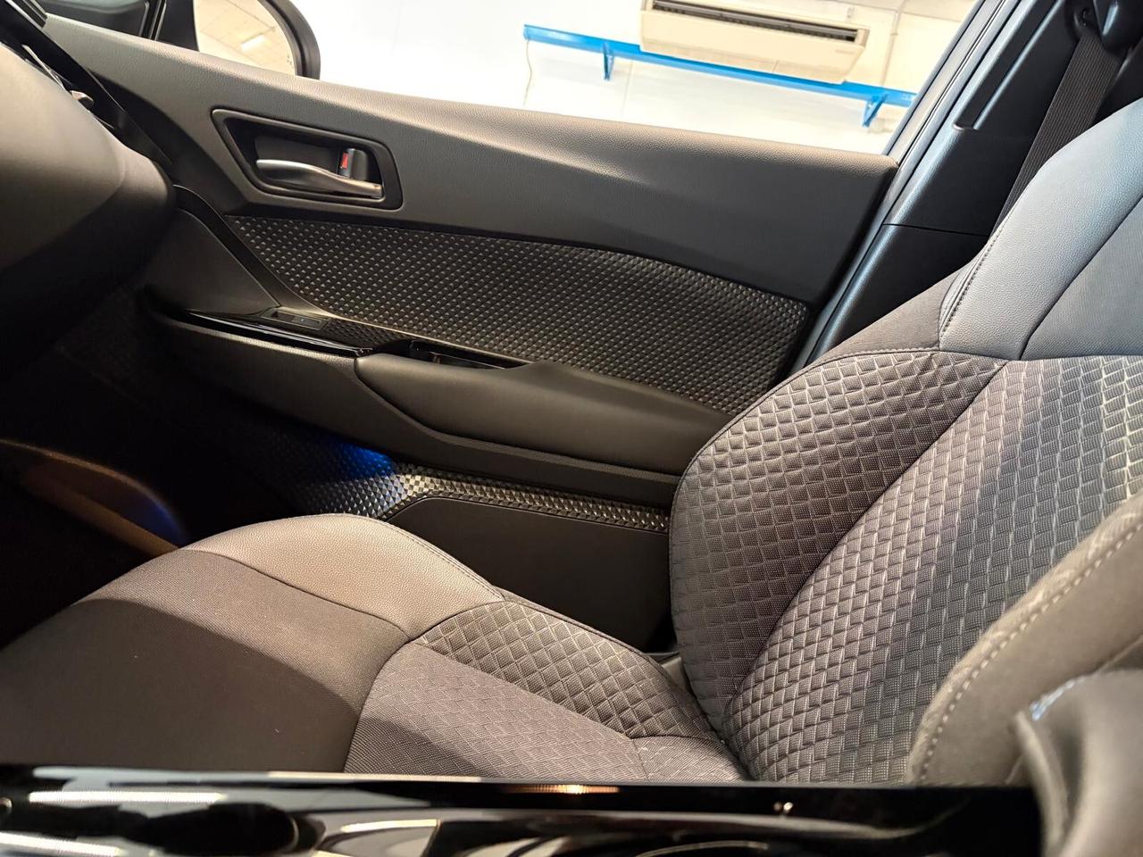 Toyota C-HR TREND 2.0 Hybrid E-CVT 26000 KM