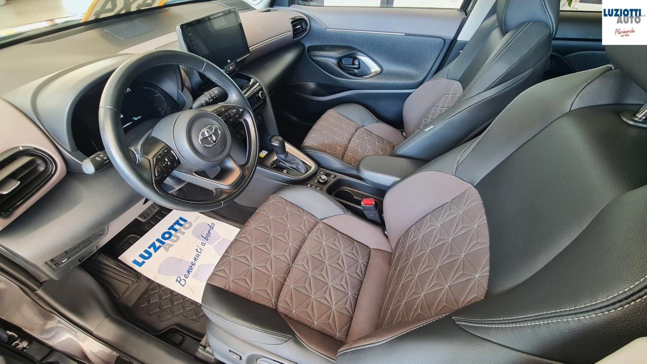 Toyota Yaris Cross 1.5 HYBRID 4WD LOUNGE