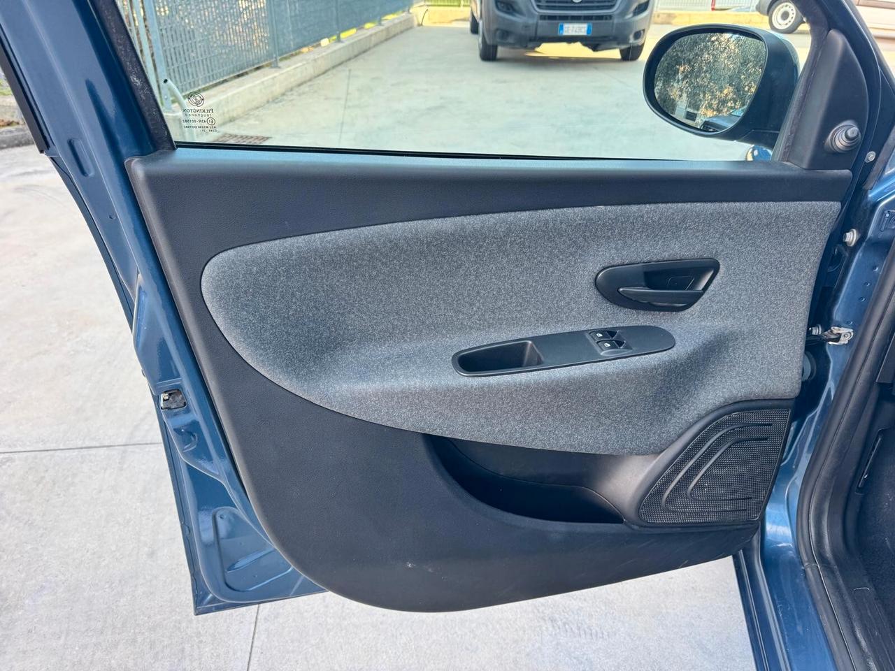 Ypsilon 1.0 FireFly 5 porte S&S Hybrid Silver