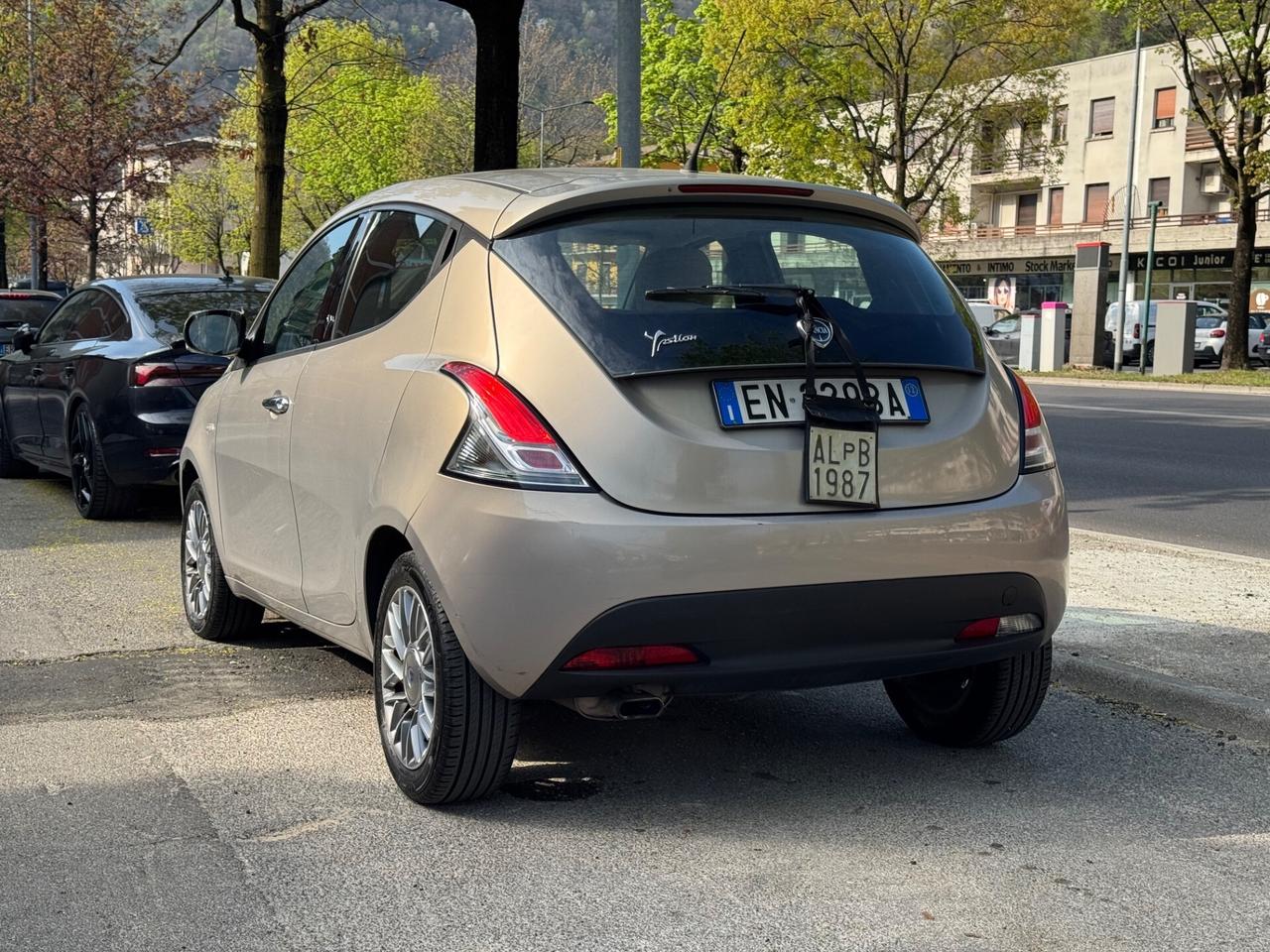 Lancia Ypsilon 1.2 69 CV 5 porte OK NEOPATENTATI