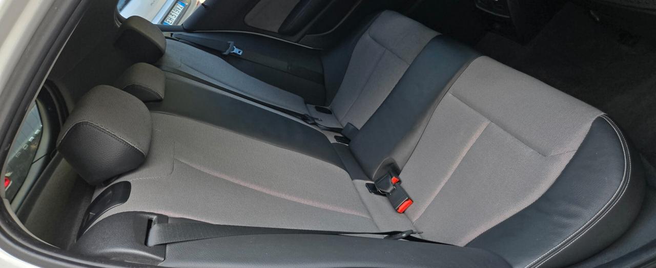 Bmw 118 118d 5p. Urban