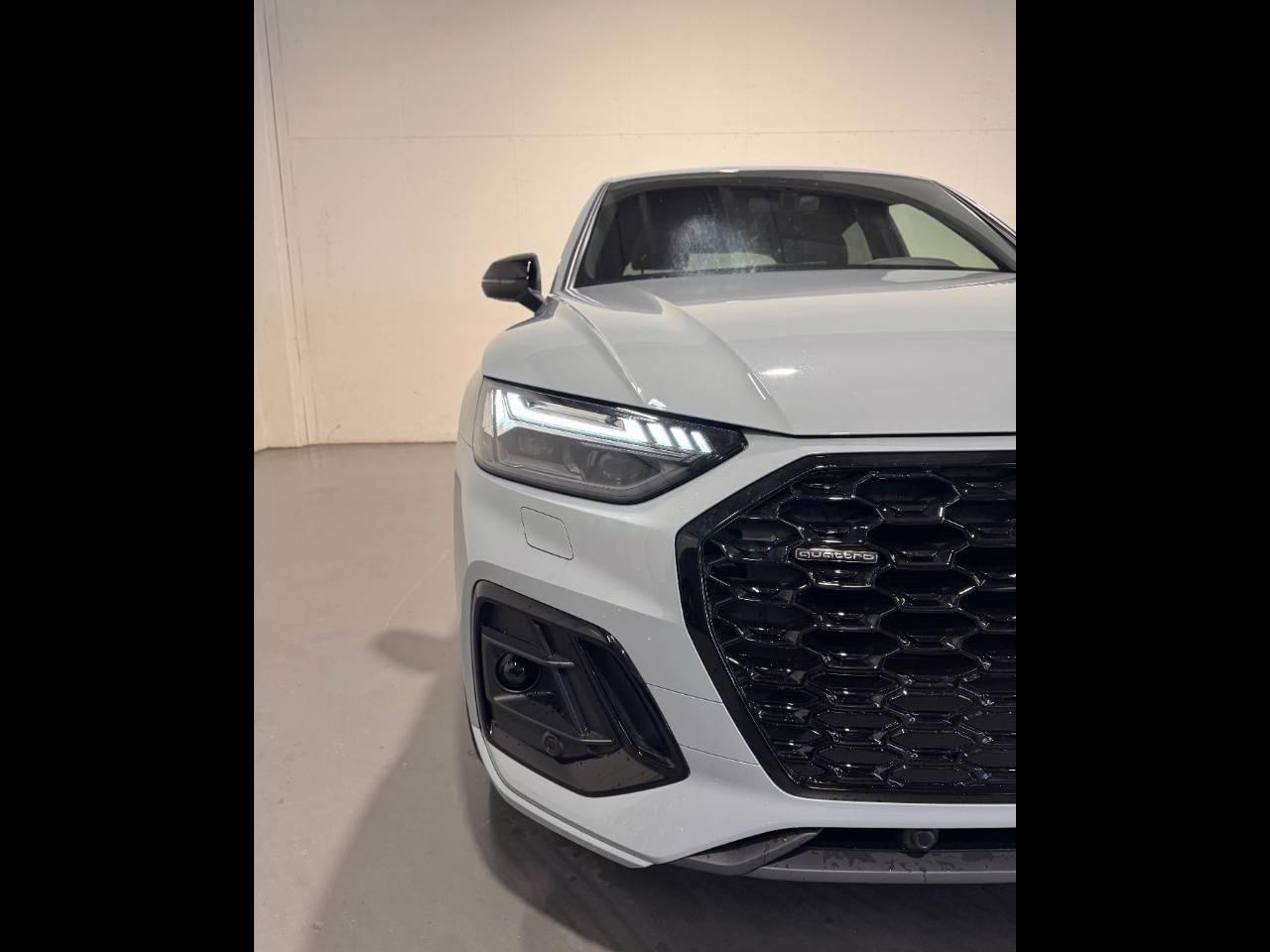 AUDI Q5 SPORTBACK 40 TDI MHEV QUATTRO S-TRONIC IDENTITY BLACK