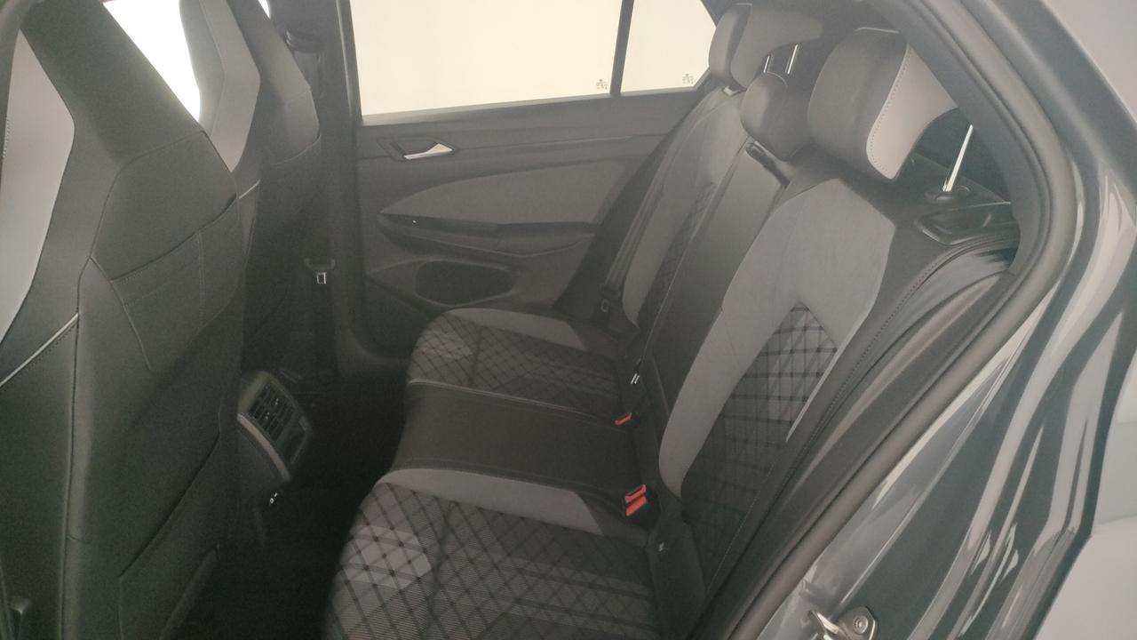 VOLKSWAGEN Golf VIII 2020 - Golf 2.0 tdi R-Line 150cv dsg