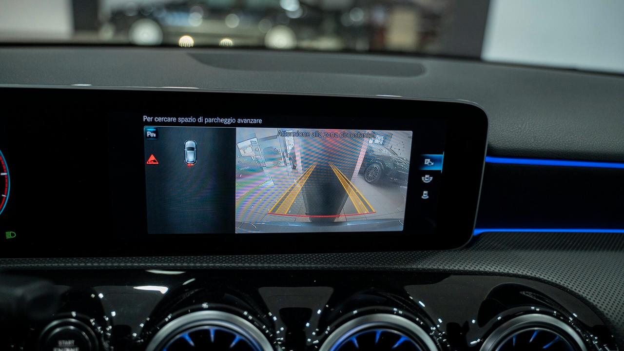 Mercedes-benz A 180 D PREMIUM PLUS AMG TETTO PACK LUCI MULTIBEAM FULL OPTIONAL