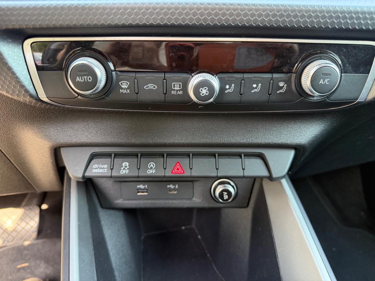 Audi A1 SPB 40 TFSI S tronic Identity Black