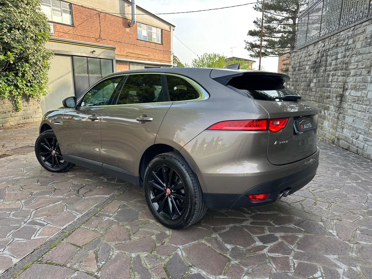 Jaguar F-Pace 2.0 D 180 CV AWD aut. R-Sport