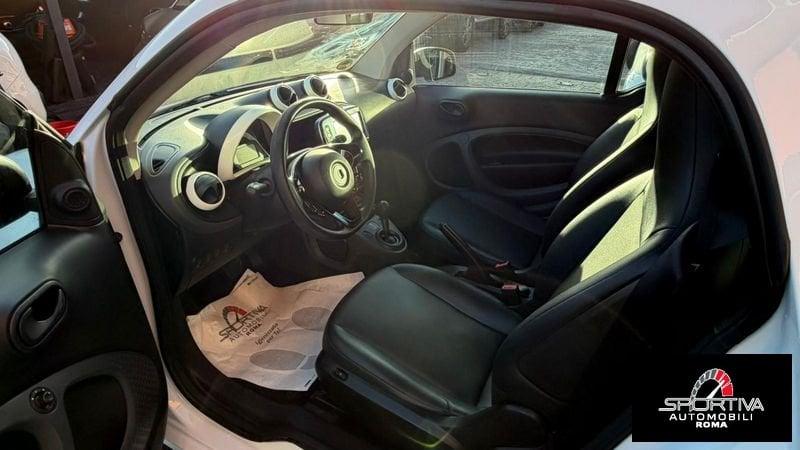 smart fortwo FARI LED TETTO PANORAMICO NAVI RATA MENSILE 202,00 fortwo 70 1.0 Passion