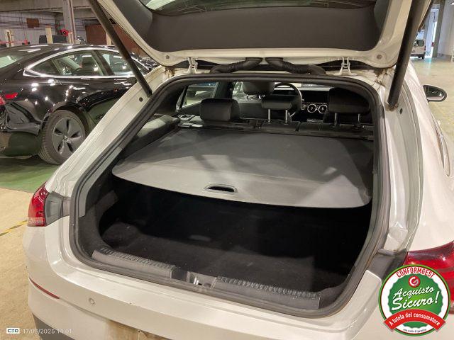 MERCEDES-BENZ CLA 180 d Aut. Shooting Brake *LED*TETTO*PELLE