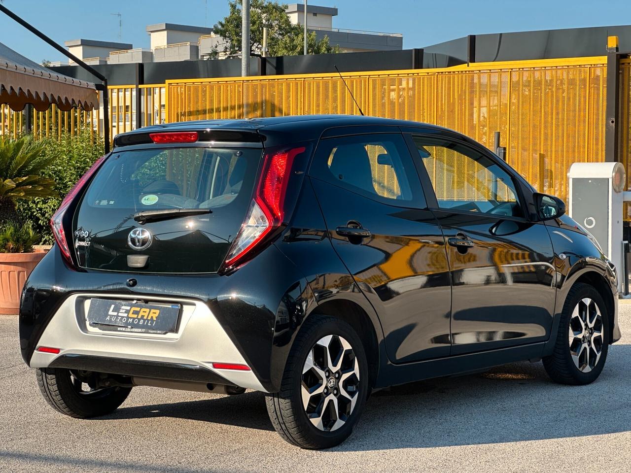 TOYOTA Aygo Connect 1.0 VVT-i 72 CV 5 porte x-fun