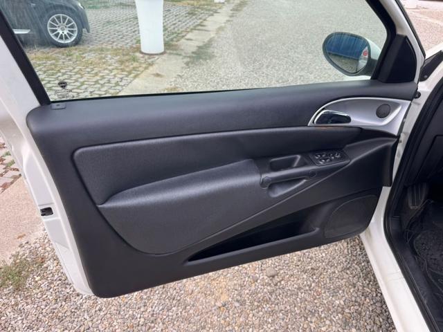 LANCIA Ypsilon 1.3 MJT 75 CV Versus