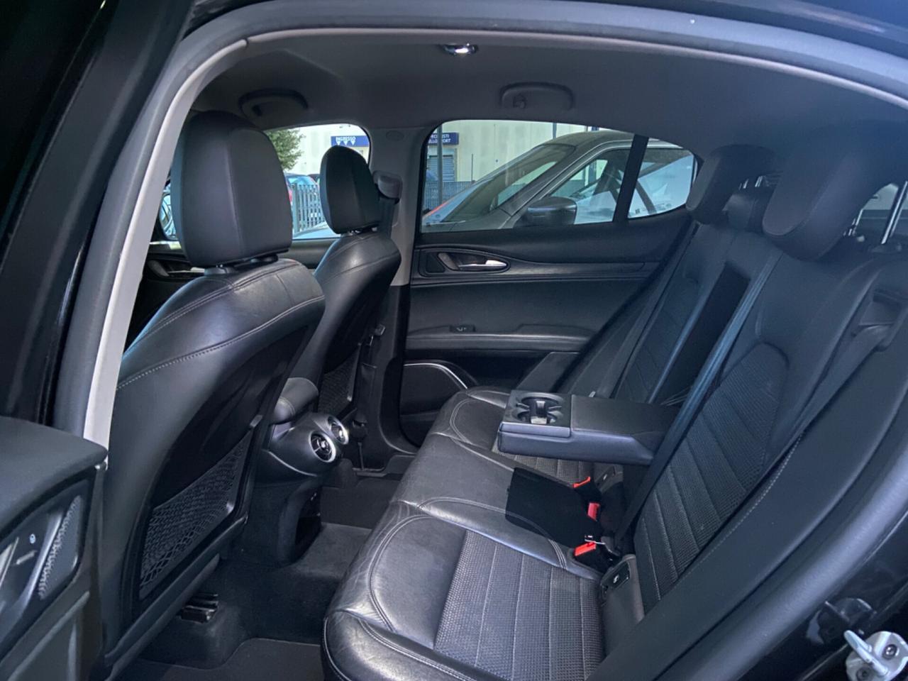 Stelvio 2.2 TD 180CV AT8 RWD Executive