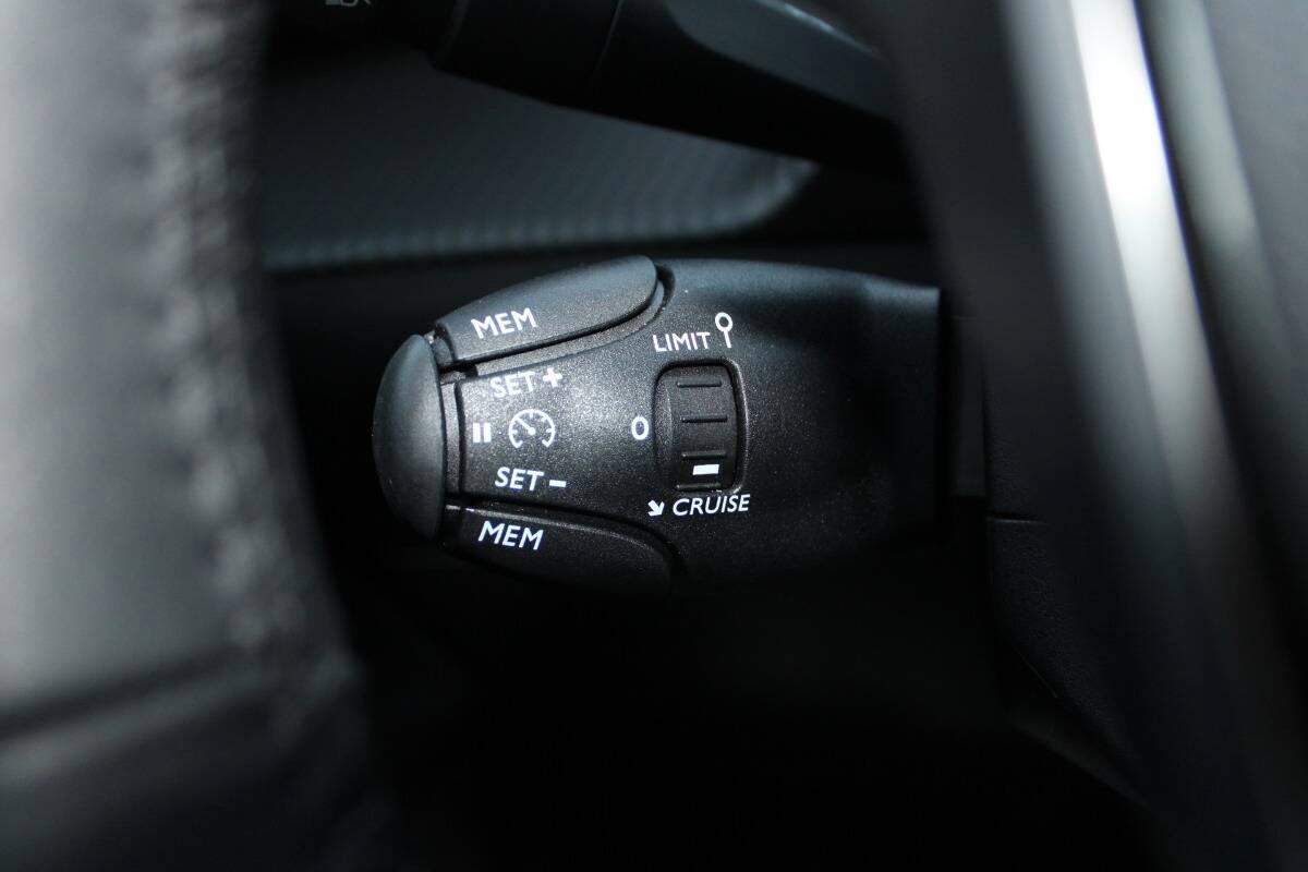 Peugeot 2008 1.2 puretech Allure s&s 100cv Con VIRTUAL COCKPIT