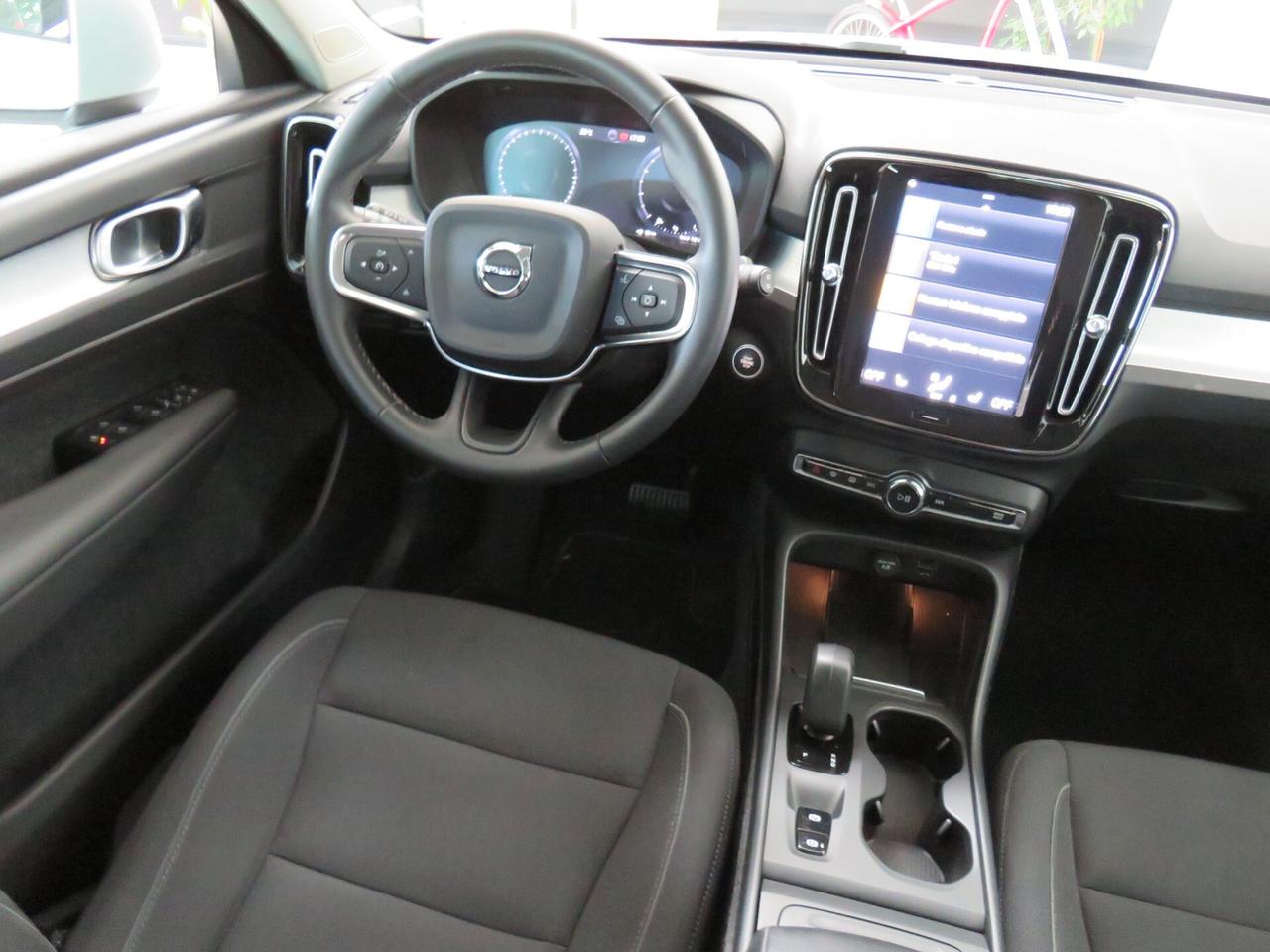 Volvo XC40 B4 AWD Geartronic Momentum