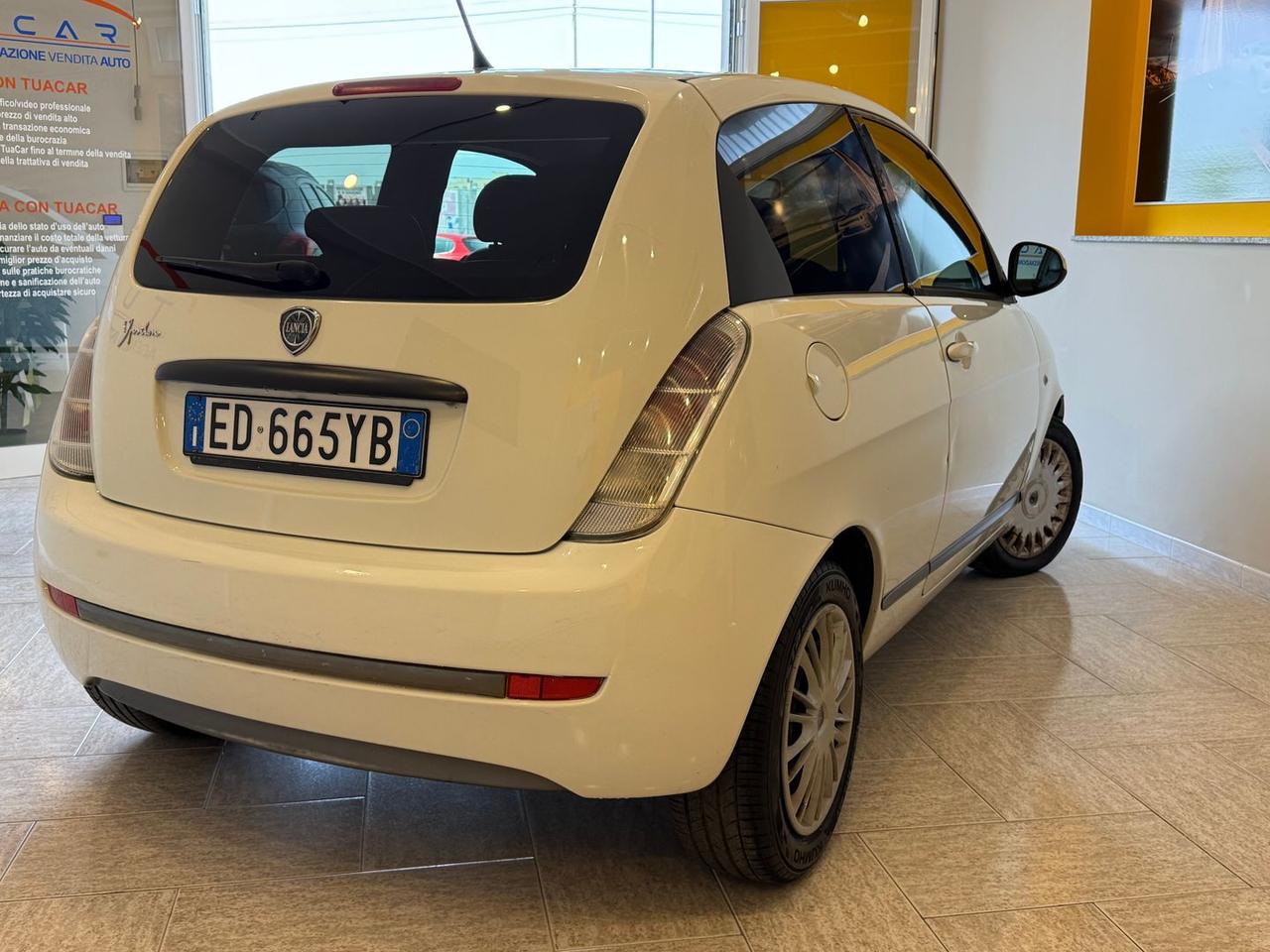 Lancia Ypsilon 1.3 Multijet MOMO DESIGN #6542