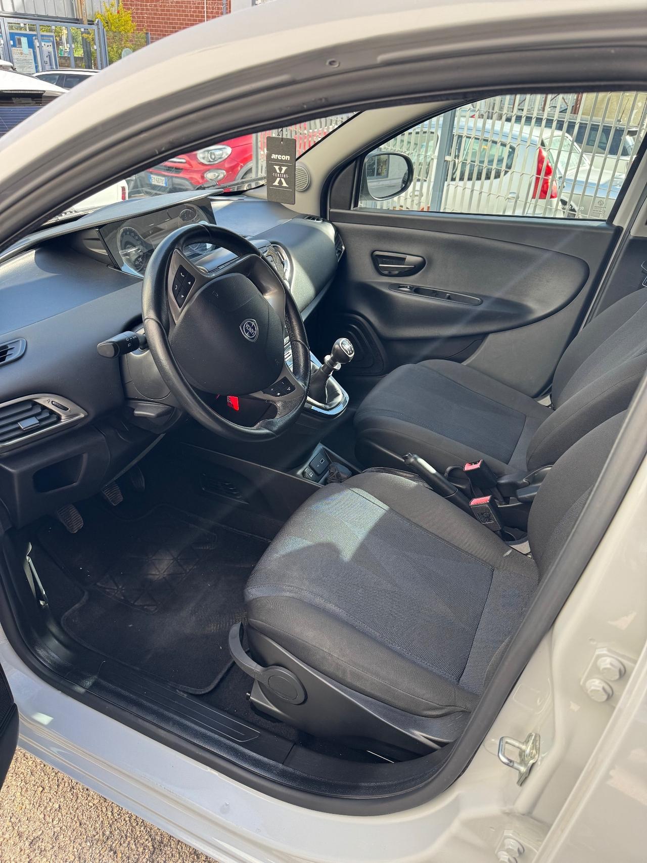 Lancia Ypsilon 1.2 69 CV 5 porte GPL Ecochic Platinum