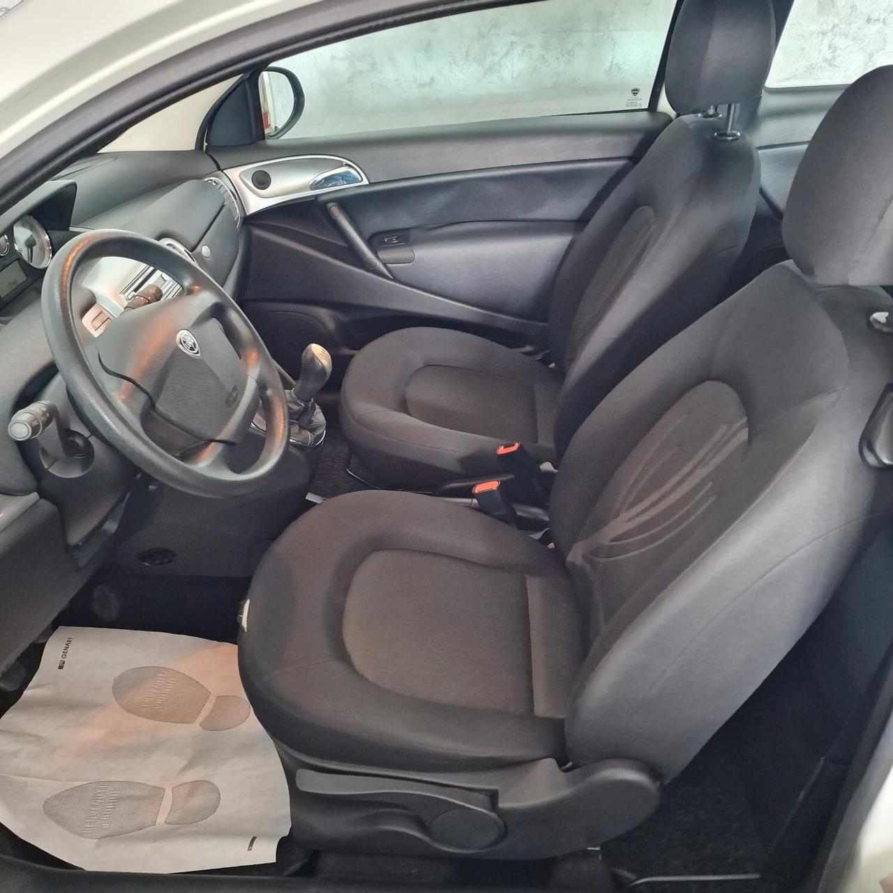 Lancia Ypsilon 1.3 MJT 75 CV Unyca
