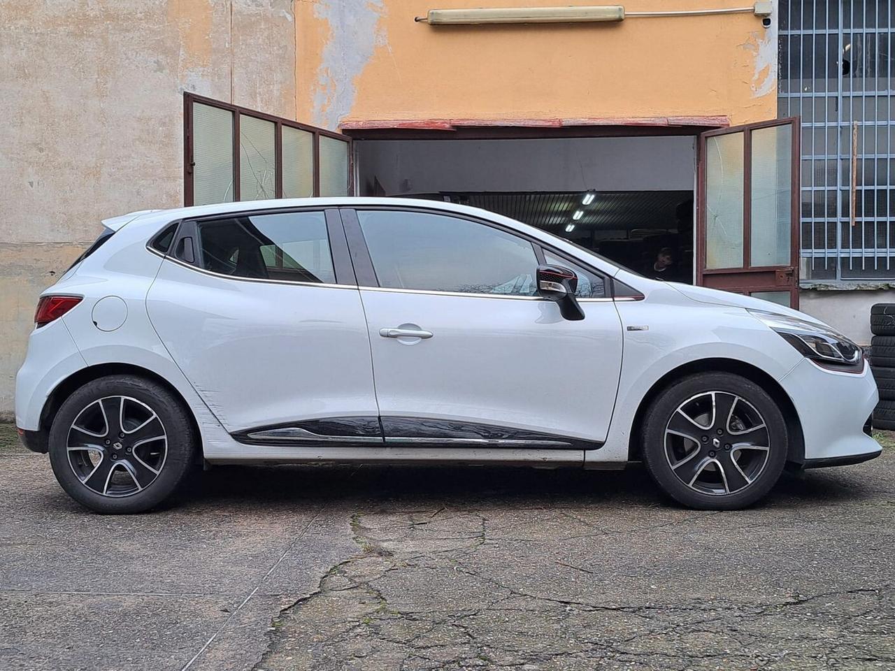 Renault Clio 1.2 75 CV 5 porte Duel