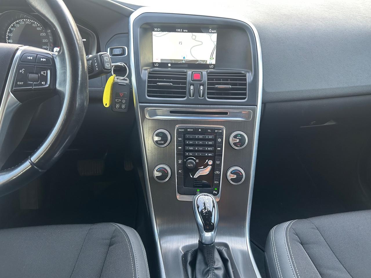 Volvo XC60 D4 Geartronic R-design Momentum
