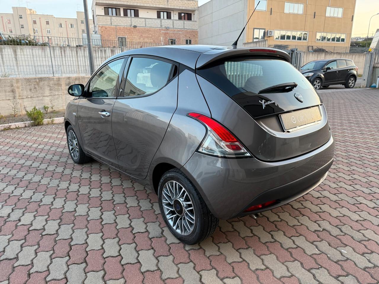 Lancia Ypsilon 1.3 MJT 75 CV Platinum Pochi Km