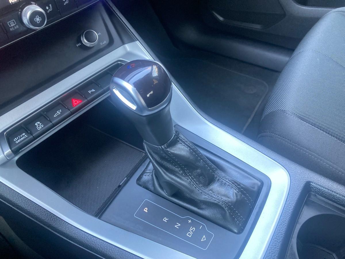 AUDI Q3 45 1.4 tfsi e Business s-tronic