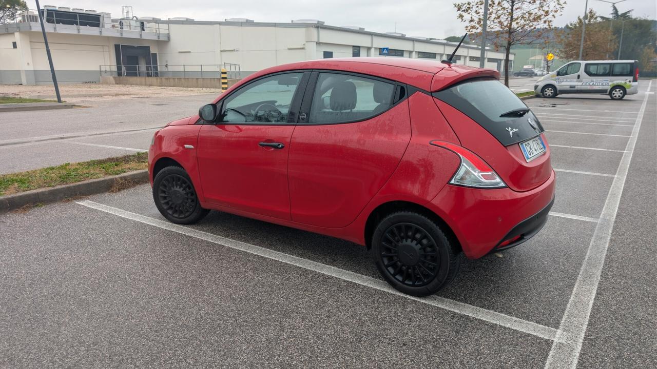 Lancia Ypsilon 1.0 FireFly 5 porte S&S Hybrid Ecochic Gold