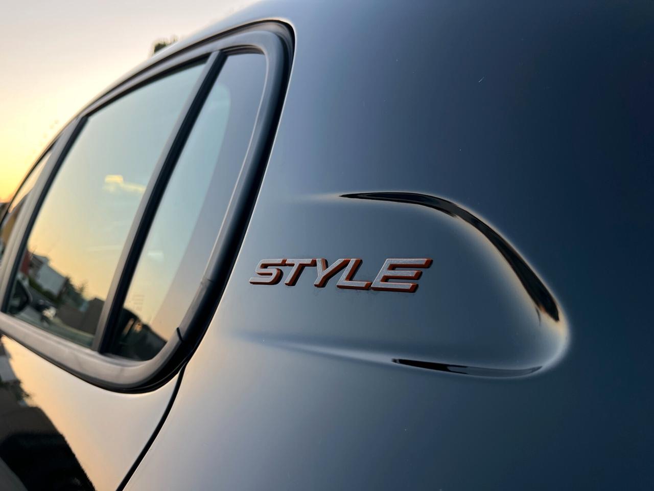 Peugeot 208 Style 1.2 Puretech 75cv Km0